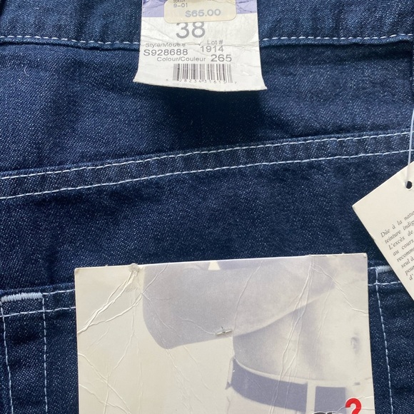 Vintage Guess Y2K Jean shorts - Picture 4 of 9